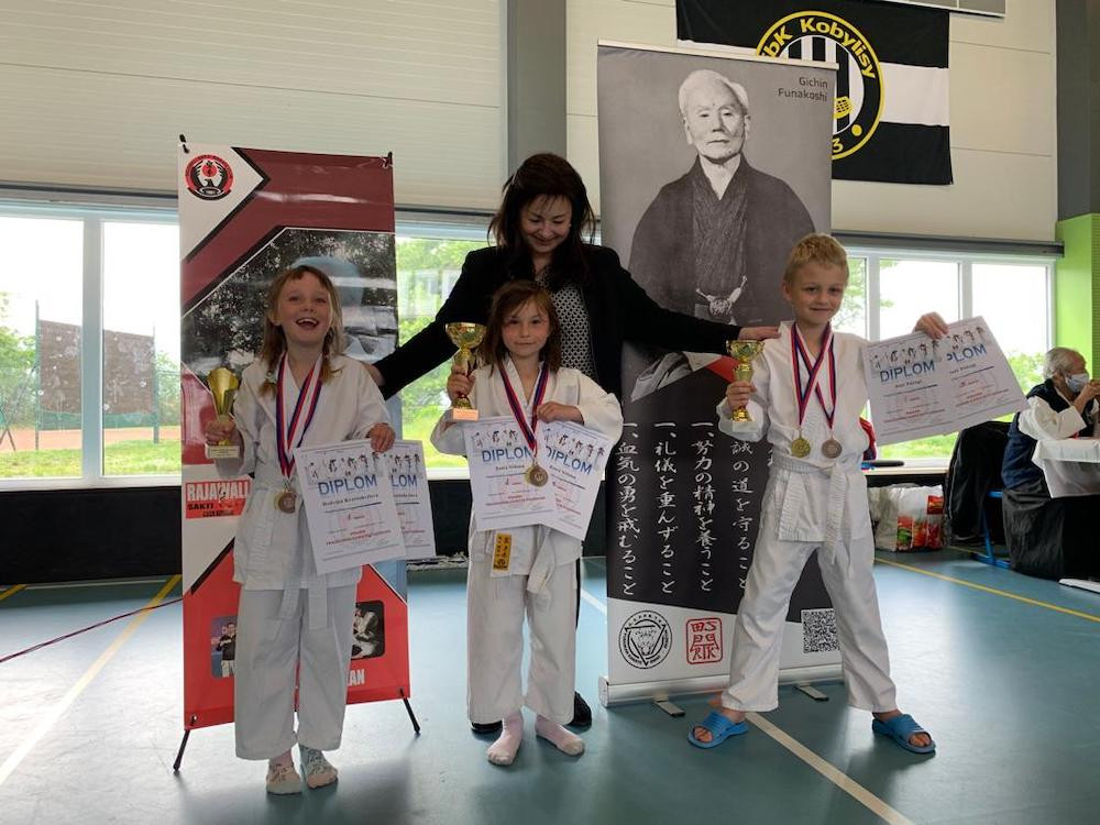 Damai di Hati: Jsme oddíl tradičního karate a taichi. Uchopte s námi sílu svého těla a získejte vnitřní mír 
